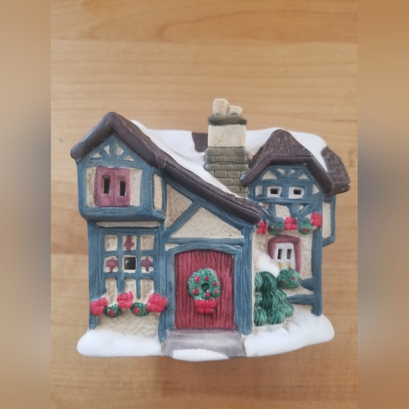 Vintage Holiday Time 6 Piece Village Collectibles House Set - Picture 7 of 10